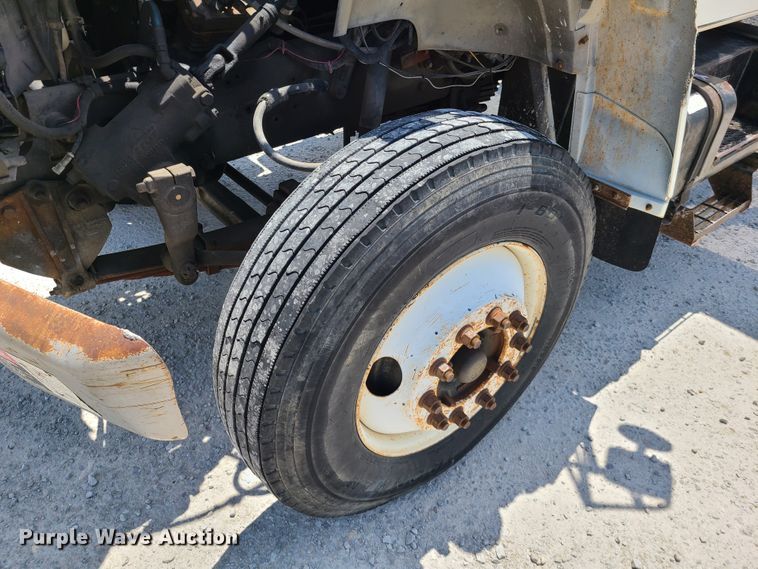 image for item IC9774 1995 Ford F800  flatbed truck