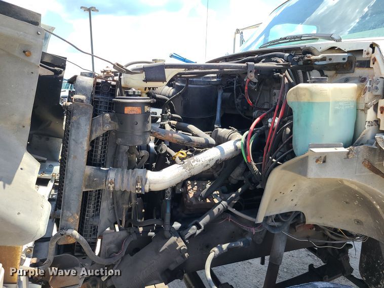 image for item IC9774 1995 Ford F800  flatbed truck