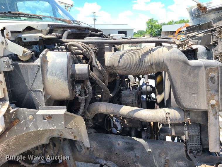 image for item IC9774 1995 Ford F800  flatbed truck