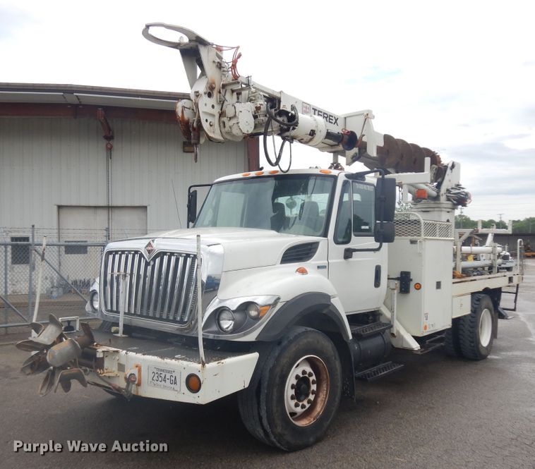 image for item ID9895 2010 International WorkStar 7300  digger derrick truck