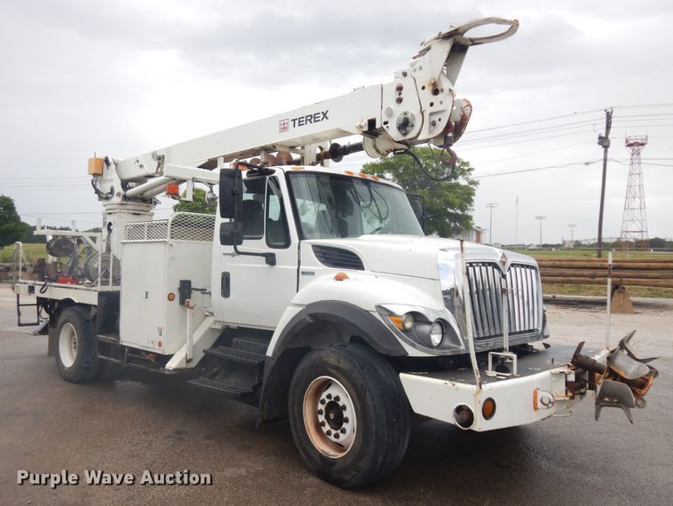 image for item ID9895 2010 International WorkStar 7300  digger derrick truck