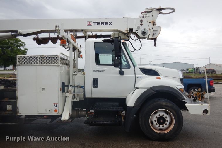 image for item ID9895 2010 International WorkStar 7300  digger derrick truck