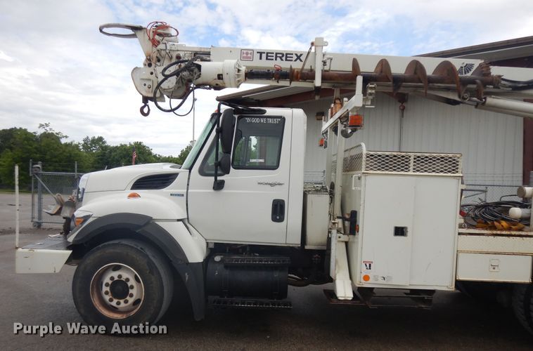 image for item ID9895 2010 International WorkStar 7300  digger derrick truck