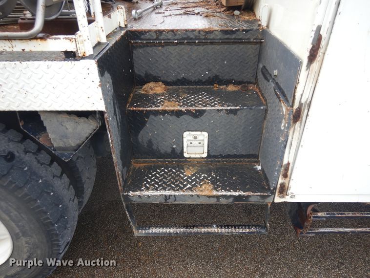 image for item ID9895 2010 International WorkStar 7300  digger derrick truck