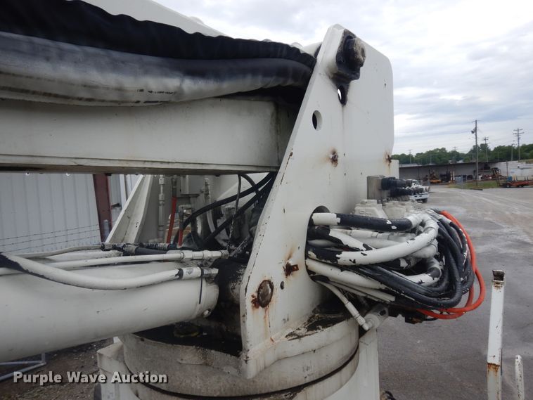 image for item ID9895 2010 International WorkStar 7300  digger derrick truck