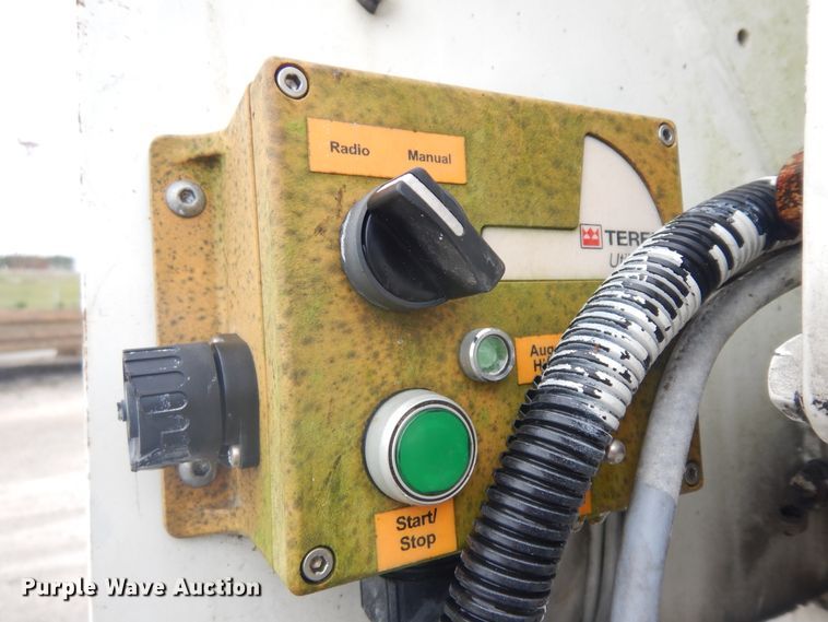 image for item ID9895 2010 International WorkStar 7300  digger derrick truck