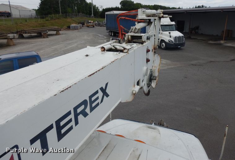 image for item ID9895 2010 International WorkStar 7300  digger derrick truck