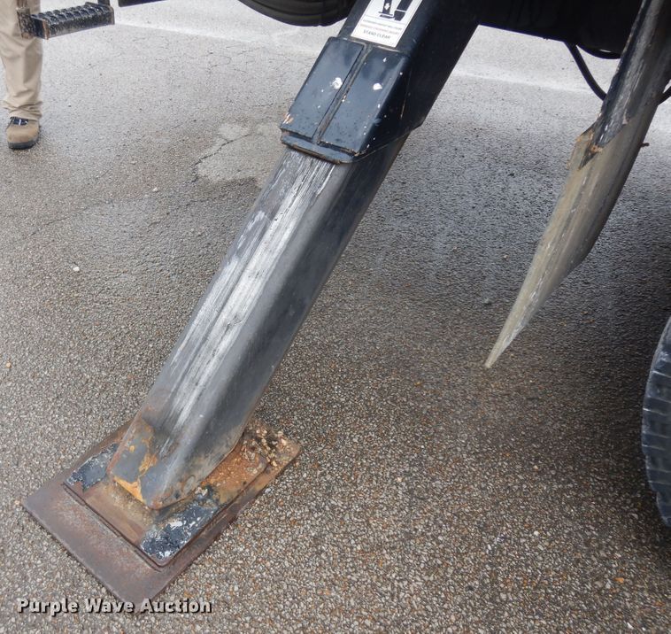 image for item ID9895 2010 International WorkStar 7300  digger derrick truck