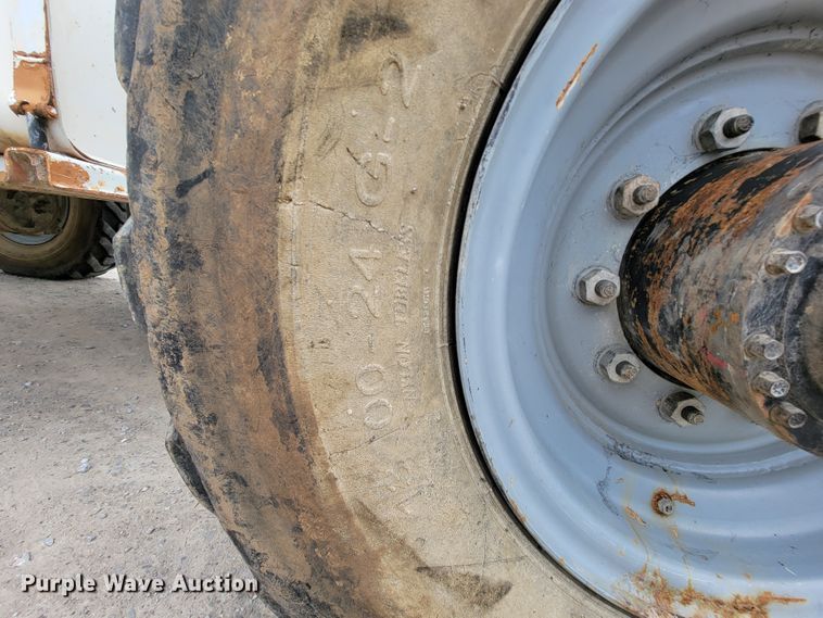 image for item IF9771 2000 Lull 844  telehandler
