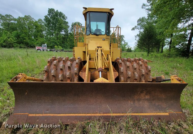 image for item IF9800 1994 Caterpillar 815B  soil compactor