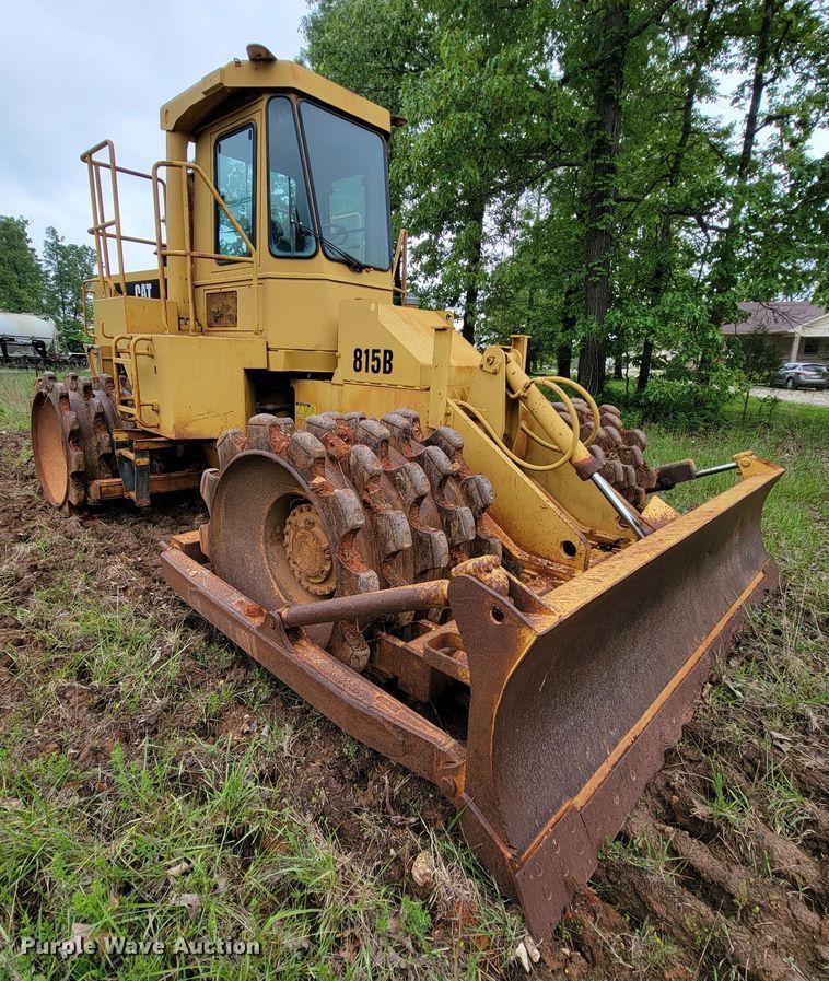 image for item IF9800 1994 Caterpillar 815B  soil compactor