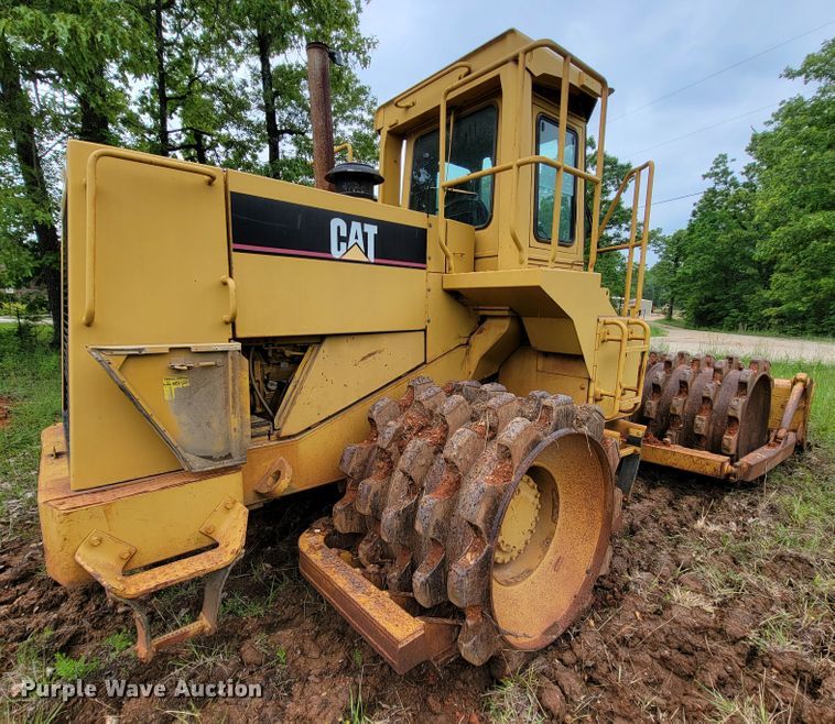 image for item IF9800 1994 Caterpillar 815B  soil compactor