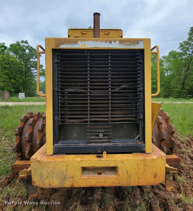 image for item IF9800 1994 Caterpillar 815B  soil compactor
