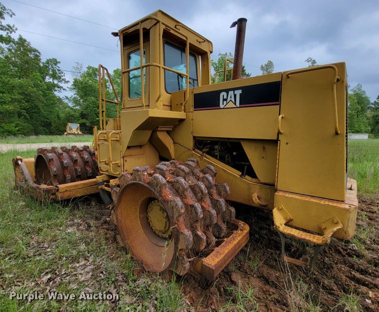 image for item IF9800 1994 Caterpillar 815B  soil compactor