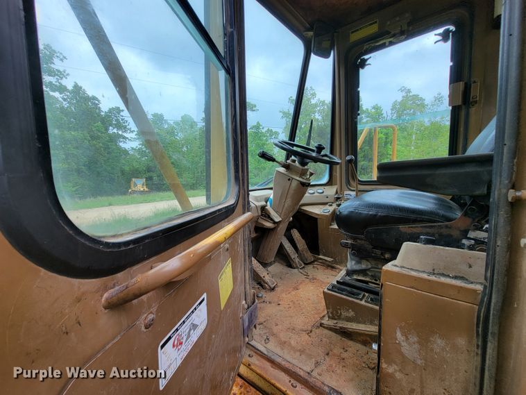 image for item IF9800 1994 Caterpillar 815B  soil compactor