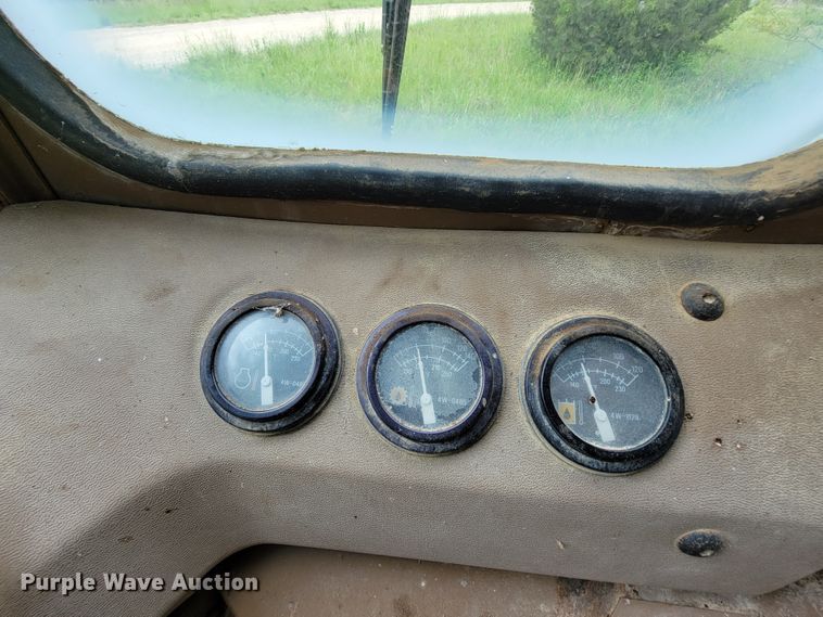 image for item IF9800 1994 Caterpillar 815B  soil compactor