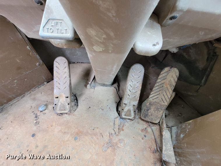 image for item IF9800 1994 Caterpillar 815B  soil compactor