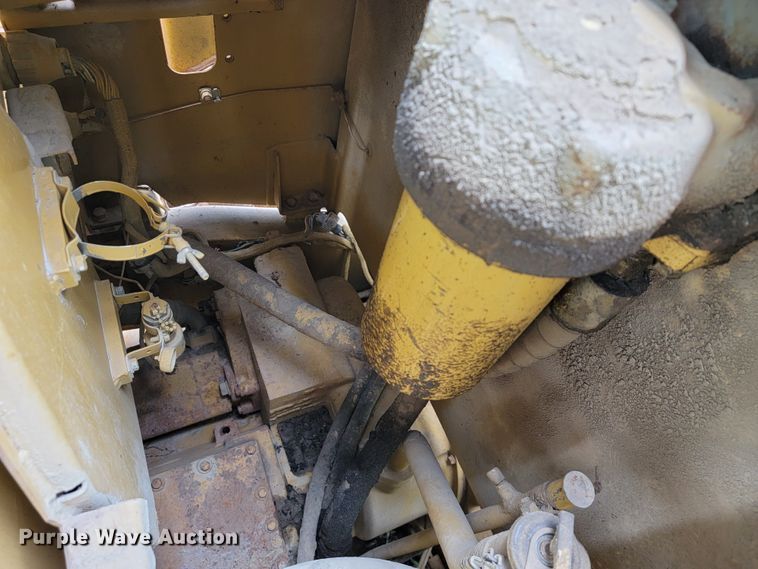 image for item IF9800 1994 Caterpillar 815B  soil compactor