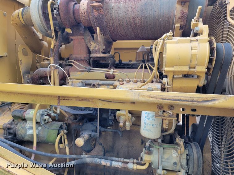 image for item IF9800 1994 Caterpillar 815B  soil compactor