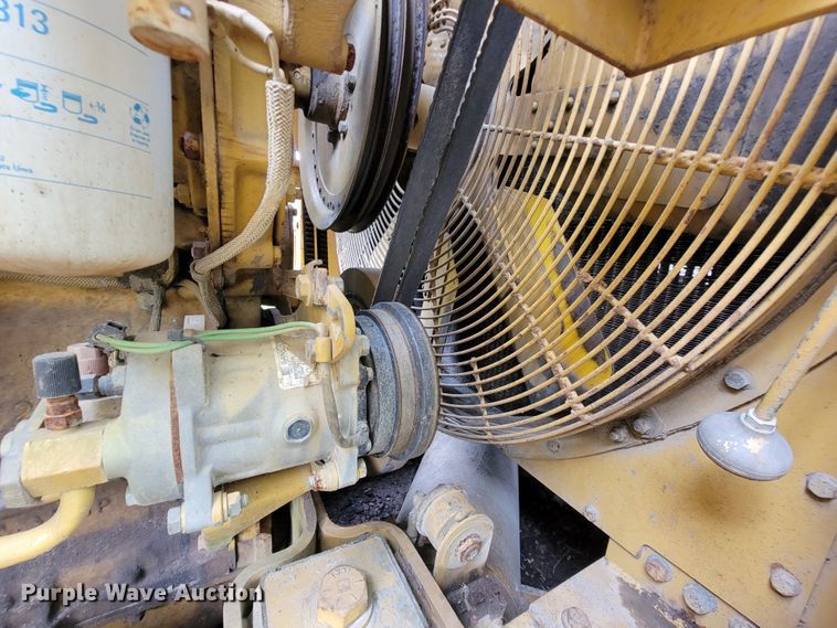 image for item IF9800 1994 Caterpillar 815B  soil compactor