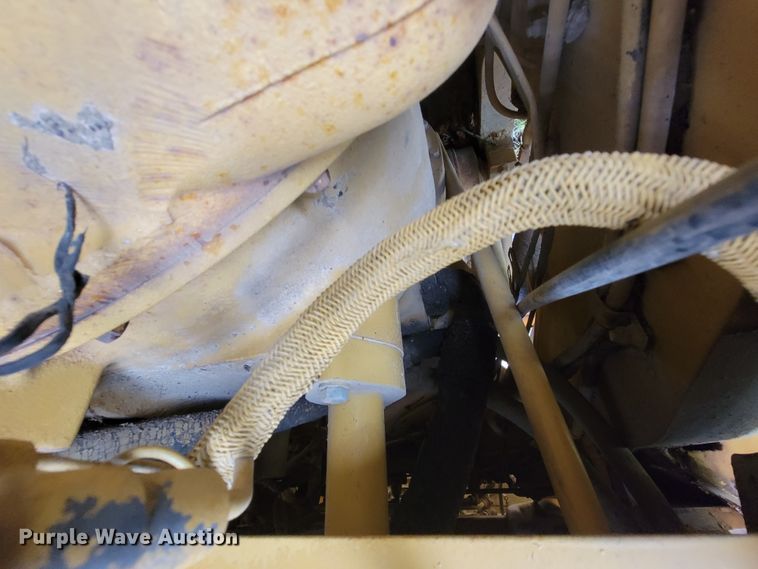 image for item IF9800 1994 Caterpillar 815B  soil compactor