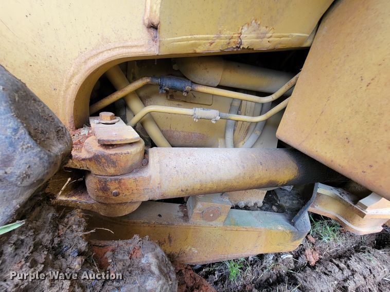 image for item IF9800 1994 Caterpillar 815B  soil compactor