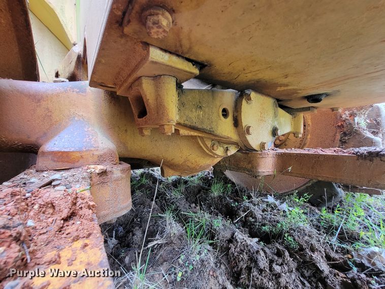 image for item IF9800 1994 Caterpillar 815B  soil compactor