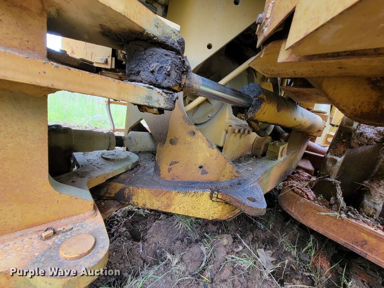 image for item IF9800 1994 Caterpillar 815B  soil compactor