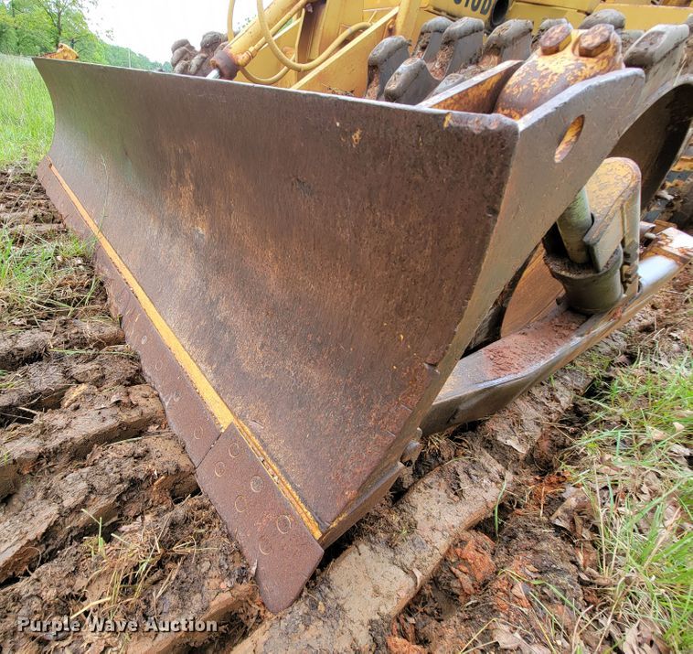 image for item IF9800 1994 Caterpillar 815B  soil compactor