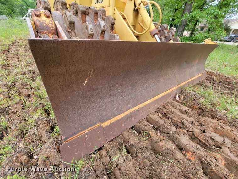 image for item IF9800 1994 Caterpillar 815B  soil compactor