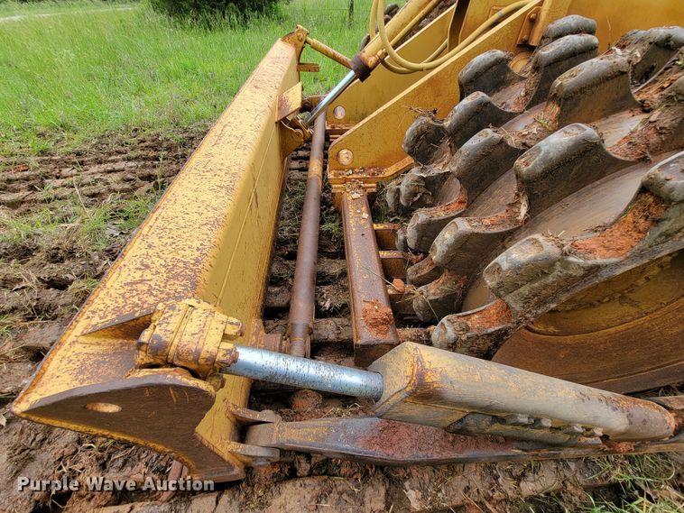 image for item IF9800 1994 Caterpillar 815B  soil compactor