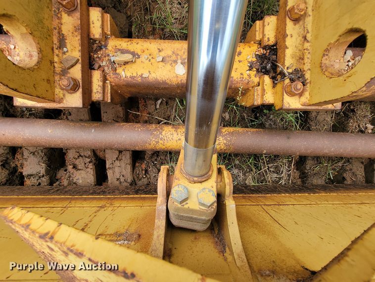 image for item IF9800 1994 Caterpillar 815B  soil compactor