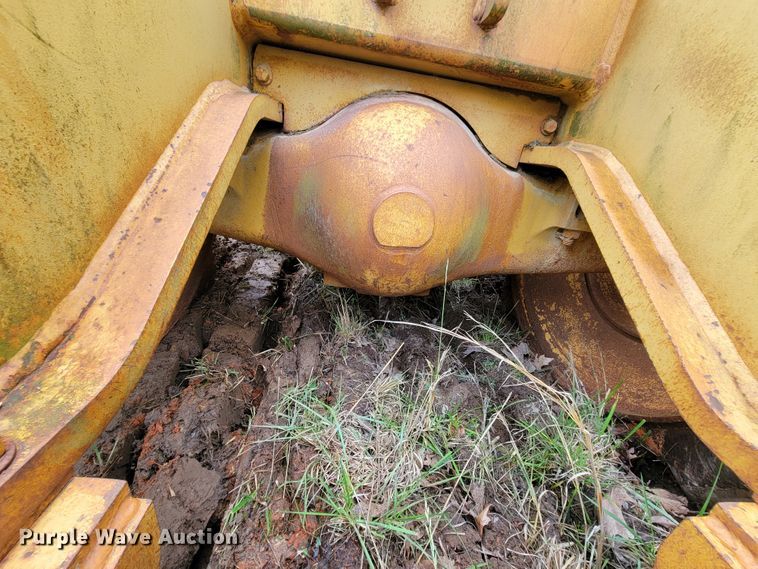 image for item IF9800 1994 Caterpillar 815B  soil compactor