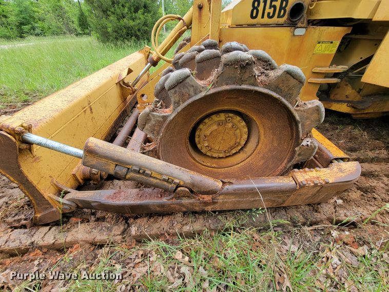 image for item IF9800 1994 Caterpillar 815B  soil compactor