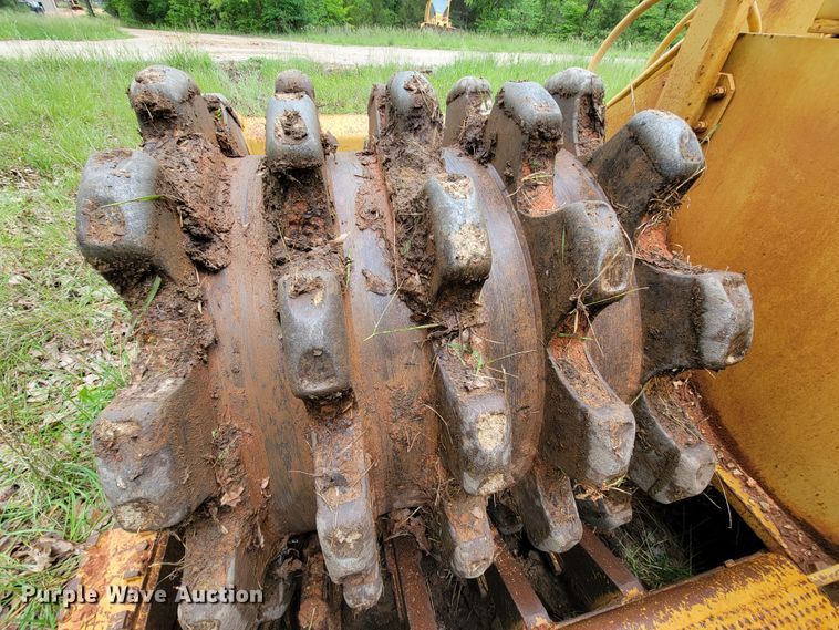 image for item IF9800 1994 Caterpillar 815B  soil compactor