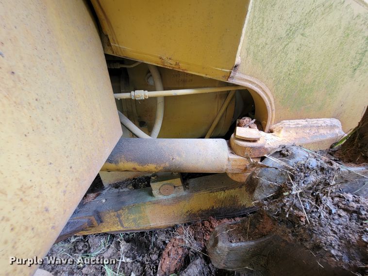 image for item IF9800 1994 Caterpillar 815B  soil compactor