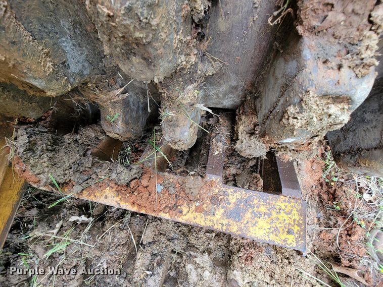 image for item IF9800 1994 Caterpillar 815B  soil compactor