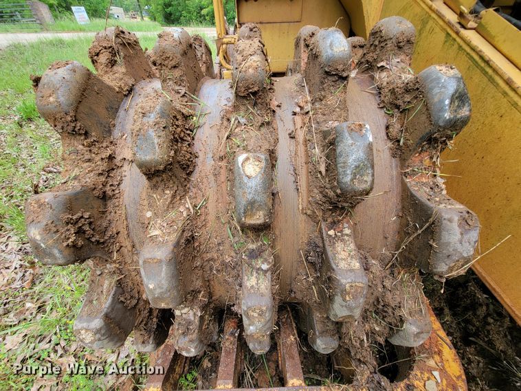 image for item IF9800 1994 Caterpillar 815B  soil compactor