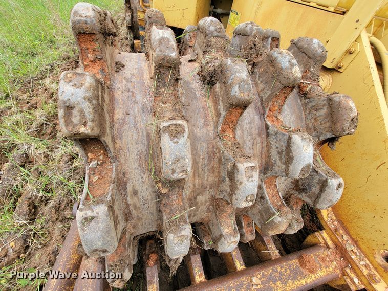 image for item IF9800 1994 Caterpillar 815B  soil compactor