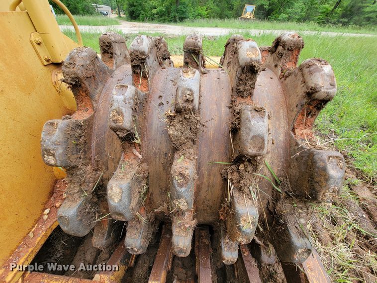 image for item IF9800 1994 Caterpillar 815B  soil compactor