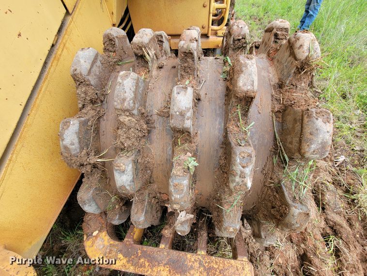 image for item IF9800 1994 Caterpillar 815B  soil compactor