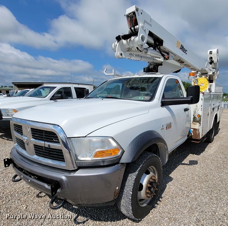 image for item IF9820 2011 Dodge Ram 5500  bucket truck