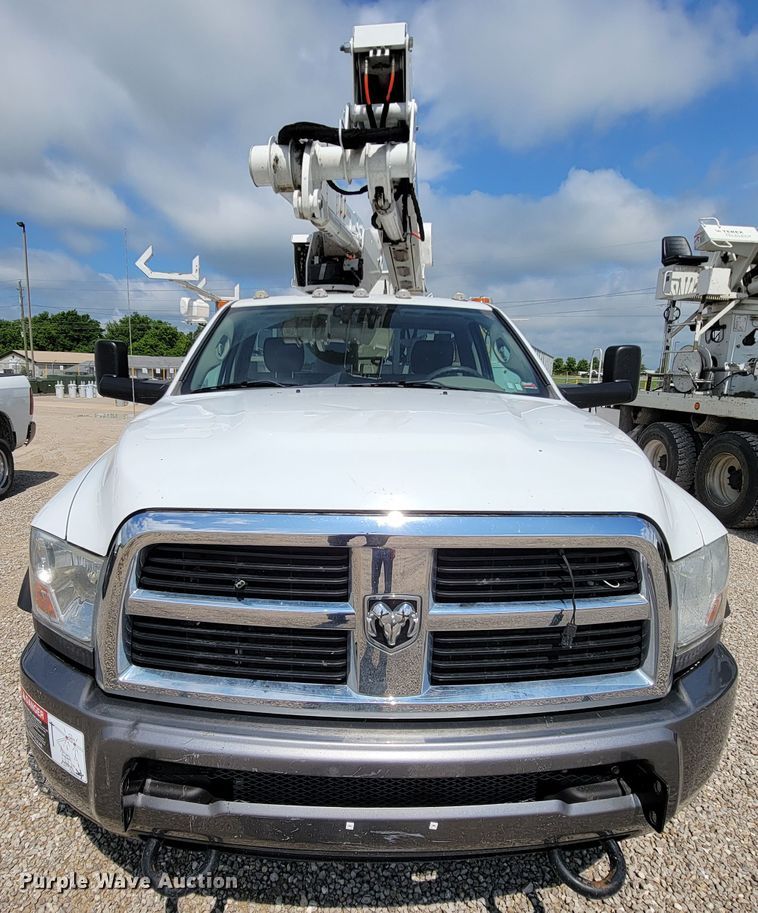 image for item IF9820 2011 Dodge Ram 5500  bucket truck
