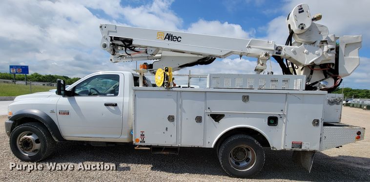 image for item IF9820 2011 Dodge Ram 5500  bucket truck