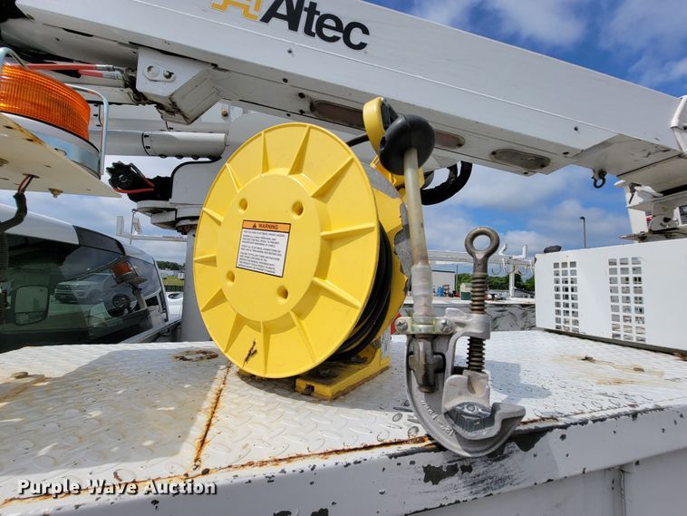 image for item IF9820 2011 Dodge Ram 5500  bucket truck