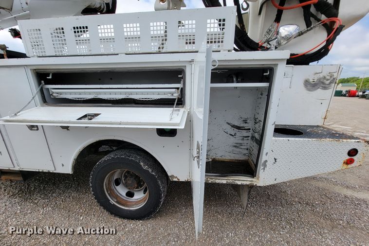 image for item IF9820 2011 Dodge Ram 5500  bucket truck