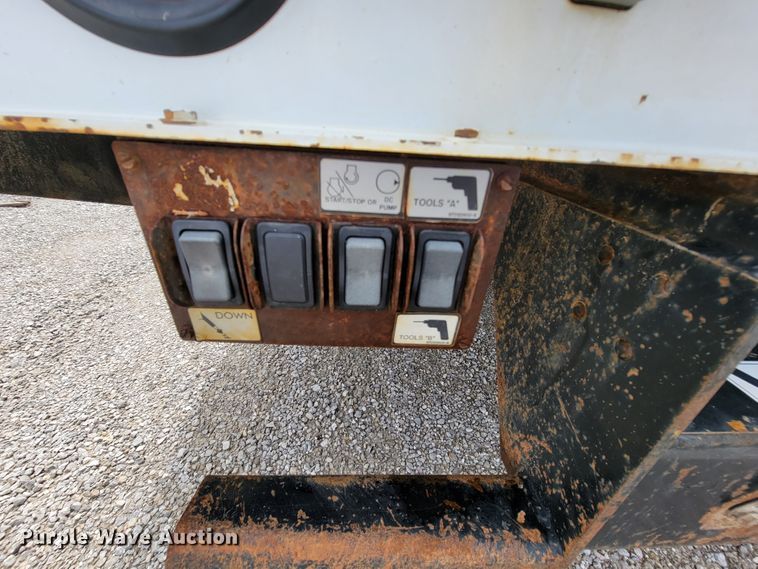 image for item IF9820 2011 Dodge Ram 5500  bucket truck