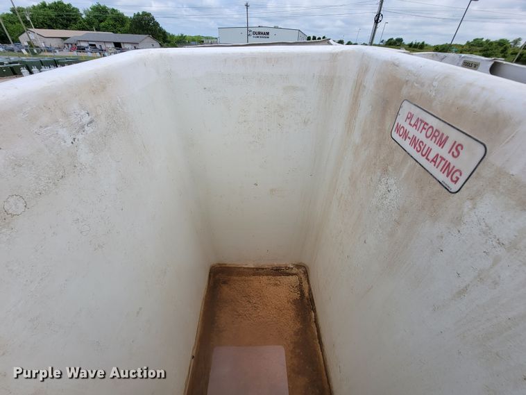 image for item IF9820 2011 Dodge Ram 5500  bucket truck