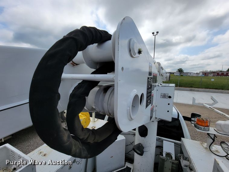 image for item IF9820 2011 Dodge Ram 5500  bucket truck