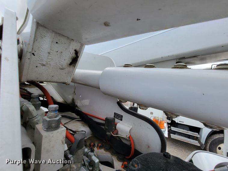 image for item IF9820 2011 Dodge Ram 5500  bucket truck